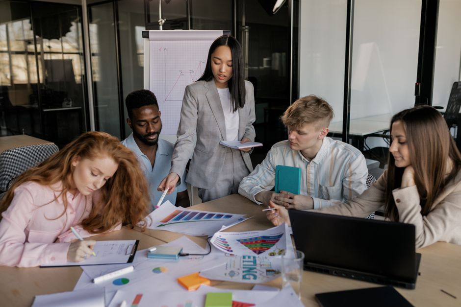 L'équipe Merkatyx au travail dans son espace collaboratif